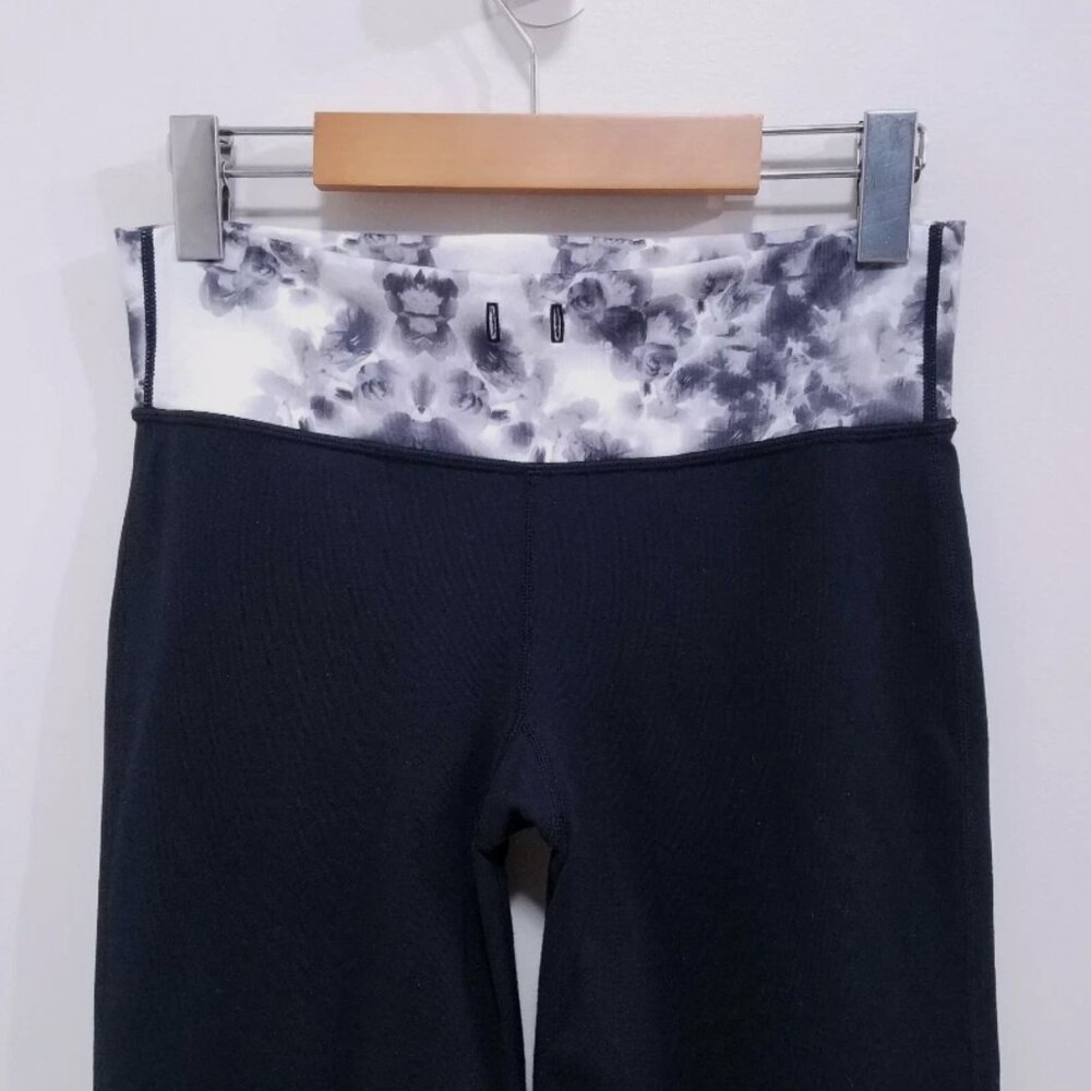 Lululemon Black Roses Print Crop Leggings 6 Small Woman's Pants Capri Flower - Picture 6 of 7